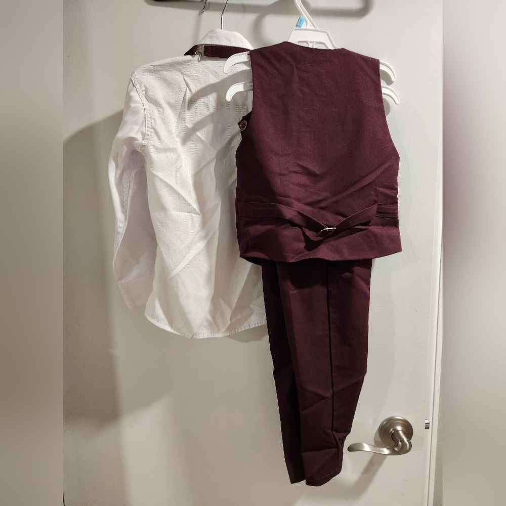 Stylish Boys Burgundy Suit with Bow Tie - Picture 4 of 5